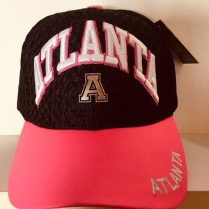 Mesh cap with leather bill